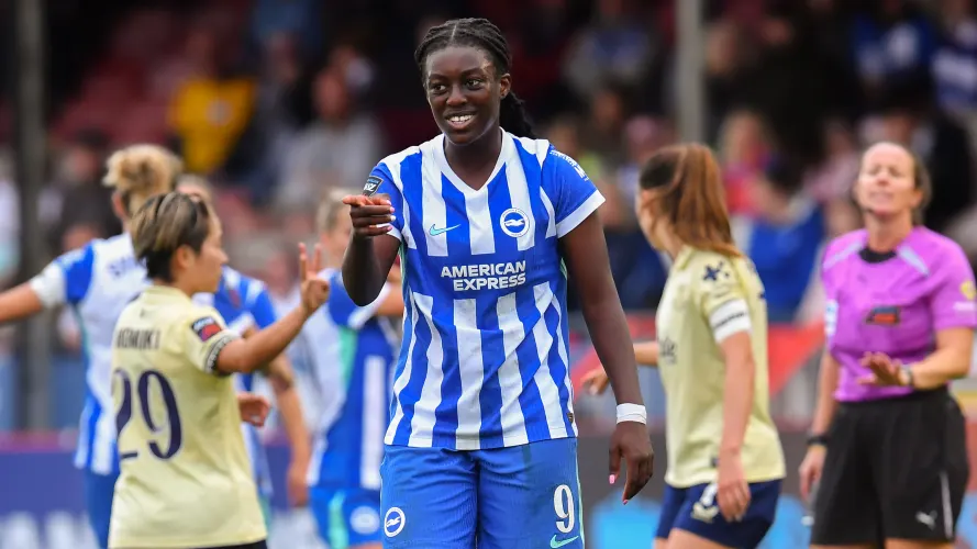 Michelle Agyemang pointing at a player